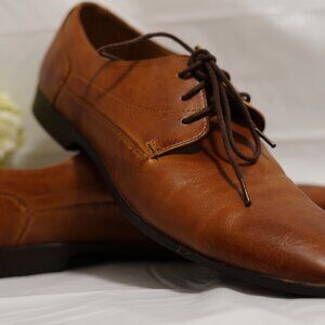 Men’s brown leather lace-up dress shoes (oxford style)